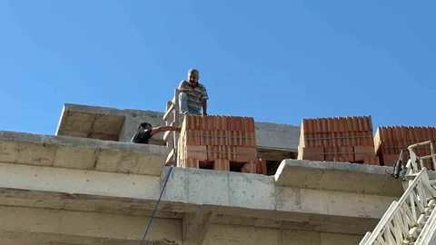 Antalya'da Mahsur Kalan İnşaat Ustası Kurtarıldı