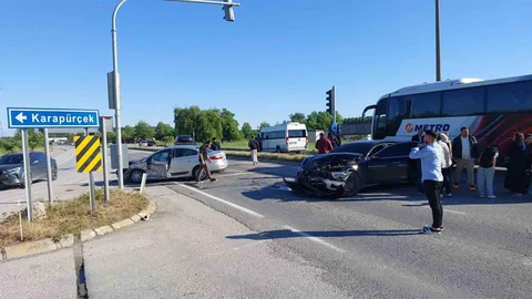Sakarya'da Zincirleme Kaza: 5 Yaralı