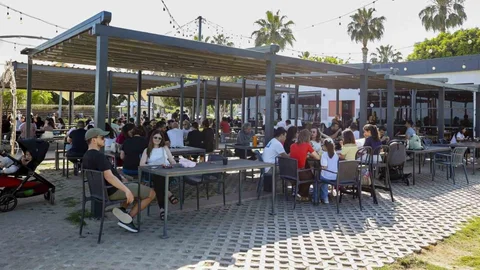 Mersin'de Bayram Keyfi Belediye Kafelerinde Yaşandı