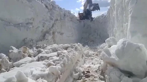 Beytüşşebap'ta Karlı Yollar Açılıyor