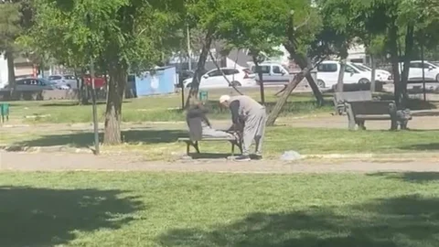 Diyarbakır'da Yaşlılar Mekik Çekti