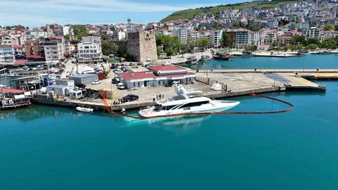 Sinop'ta Lüks Yat Suya Gömüldü