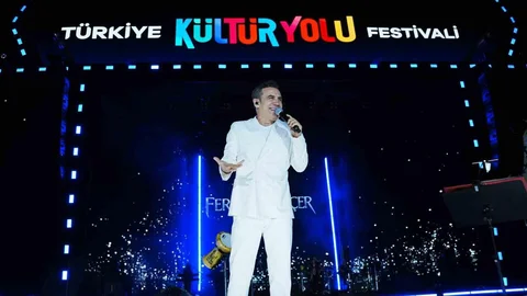 Ferhat Göçer Manisa'da Coşku Yarattı