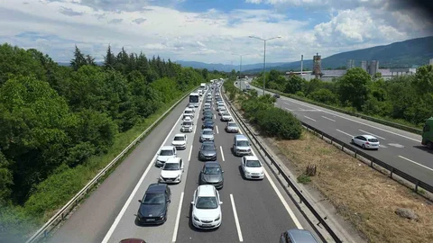 Düzce'de Bayram Trafik Yoğunluğu