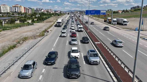 Tatil Dönüş Trafiği Kırıkkale'de Yoğunlaştı
