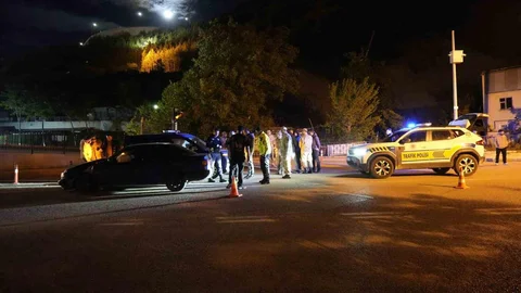 Gümüşhane'de Alkollü Sürücü Jandarma Araçına Çarptı
