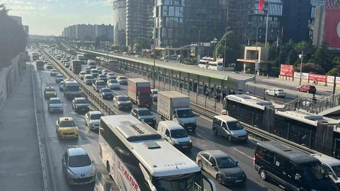 İstanbul'da Bayram Sonrası Trafik Yoğunluğu