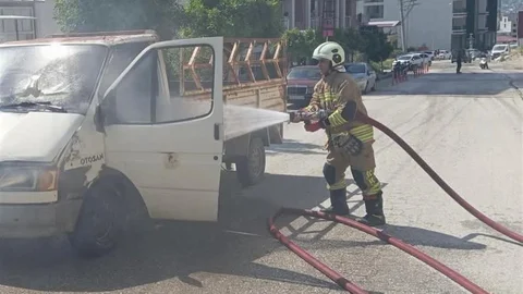 Hatay'da Kamyonet Yangını