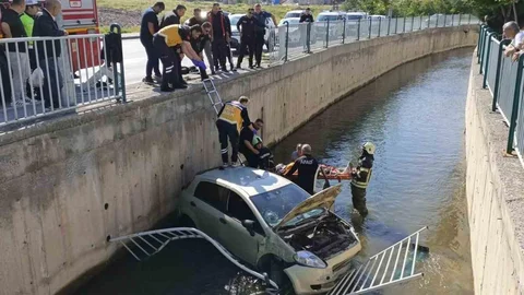Kayseri'de Otomobil Sulama Kanalına Düştü