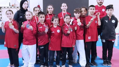 Körfezli Karateciler İstanbul'dan 11 Madalya İle Döndü