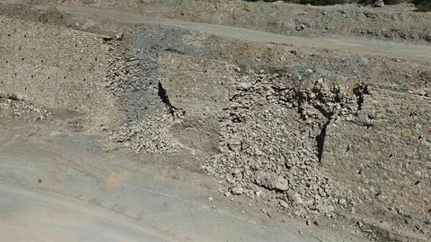 Eskişehir'de İstinat Duvarı Yıkıldı