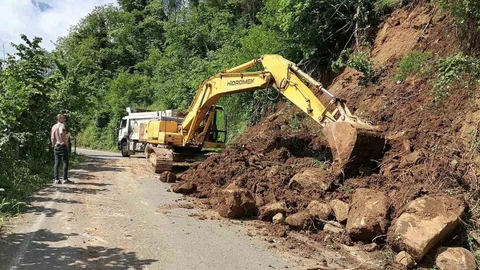 Ordu'da Heyelan Sonrası Yollar Açıldı