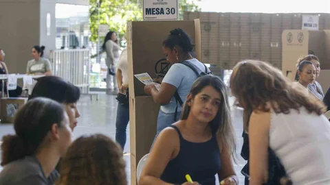 Kolombiya'da Seçimler İkinci Tura Kaldı