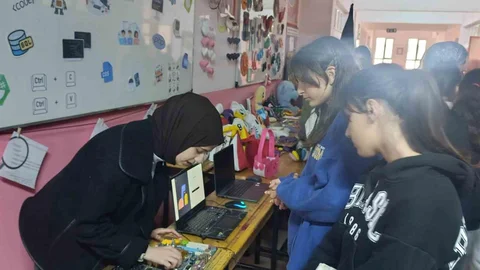 Muradiye'de Bölüm Tanıtım Sergisi Düzenlendi