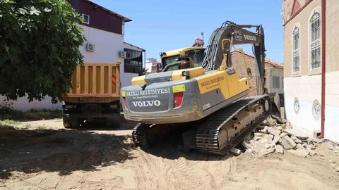 Nazilli'de Yol Yenileme Çalışmaları Devam Ediyor
