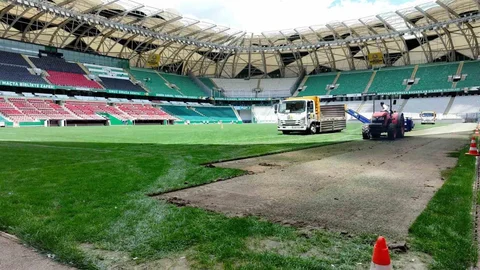 Konya'da Stadyum Zemin Yenileme Çalışması