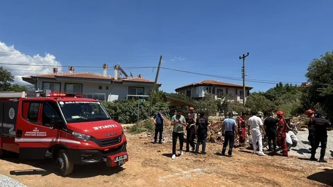 Menteşe'de Altyapı Çalışmasında İşçi Göçükte Kaldı