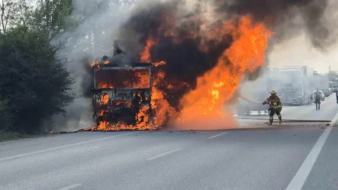 Moldova Plakalı Tırda Yangın