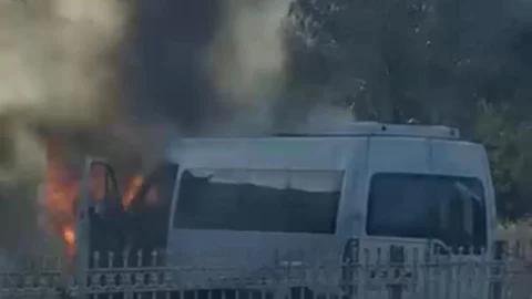 Diyarbakır'da Minibüs Yangını