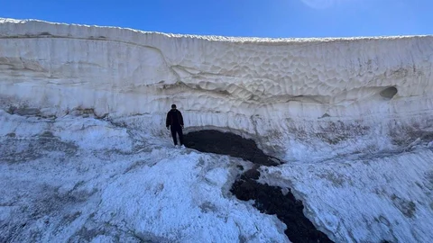 Erzincan'da Munzur Dağları'nda Kar Manzarası