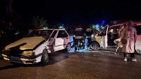 Erzincan'da Trafik Kazası: 5 Yaralı