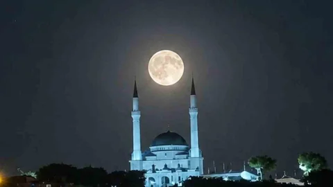 Edremit’te Dolunay ve Ulu Cami Görsel Şöleni