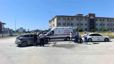 Kontrolsüz Kavşakta Trafik Kazası