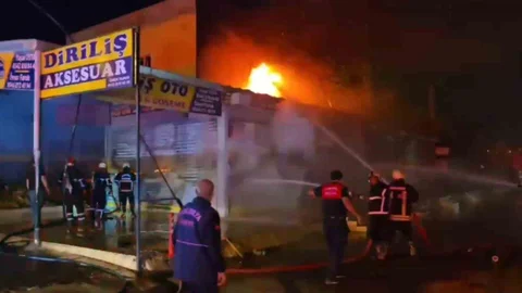 Şanlıurfa'da İki İş Yerinde Yangın Çıktı