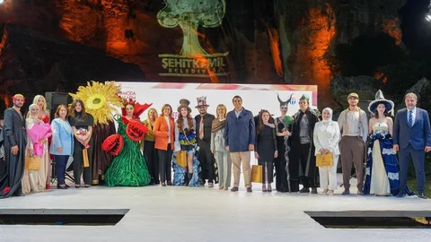 Dülük Antik Kenti'nde Moda Defilesi