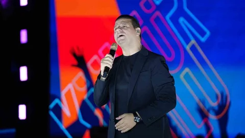 Kubat, Manisa'da Türkülerle Coşturdu
