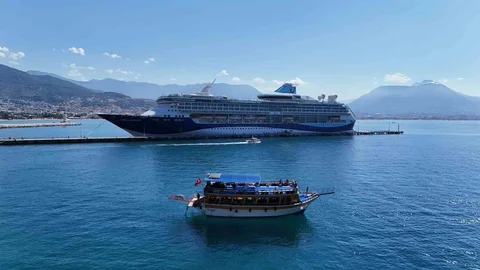 Alanya’ya Lüks Kruvaziyer Geldi