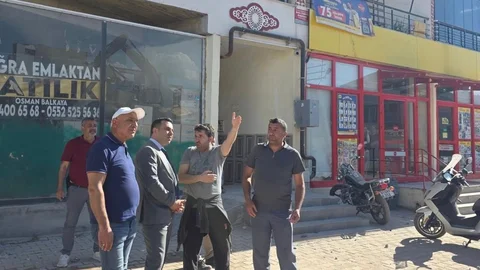 Adıyaman'da Yıkım Çalışmaları İncelendi