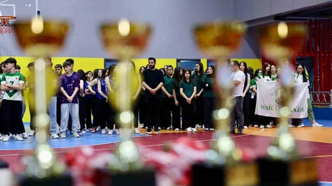 Körfez’de Voleybol Turnuvası Ödülleri Dağıtıldı