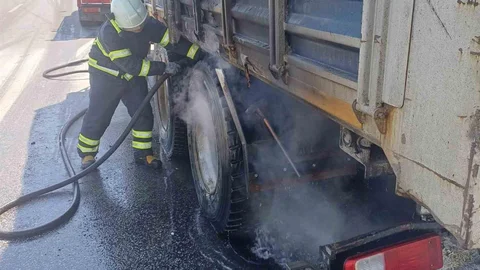 Babaeski'de Kamyon Yangını Kontrol Altına Alındı