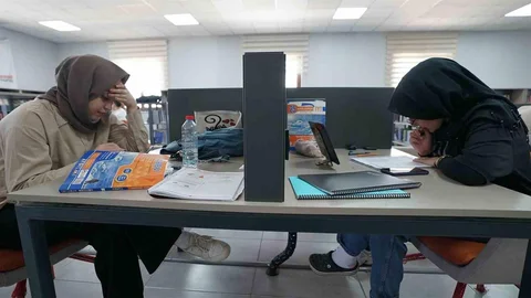 Kahramanmaraş'ta Gençler Sınavlara Hazırlanıyor
