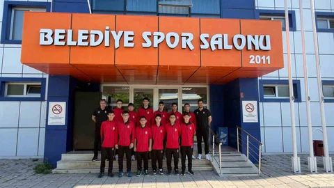 İnegöl'de Voleybol Şampiyonası Heyecanı