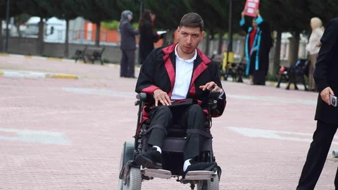 Engel Tanımayan Genç Mezun Oldu