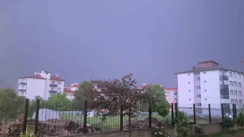 Bolu'da Şimşekler Geceyi Aydınlattı