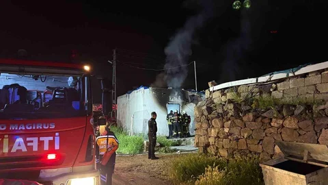 Kayseri'de Metruk Evde Yangın Çıktı