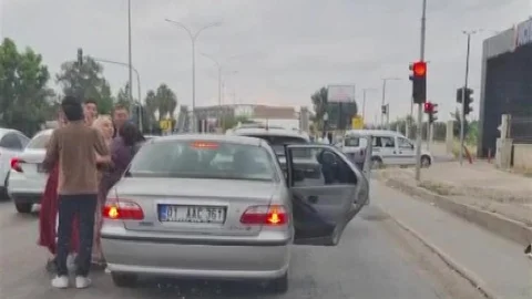 Adana'da Trafikte Kavga Görüntülendi