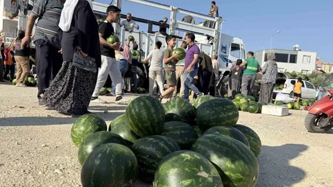 Hayırsever Mersin'de Karpuz Dağıttı