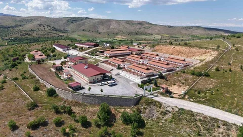 Elazığ'da 9 Yılda 15 Bin Hayvan Tedavi Edildi