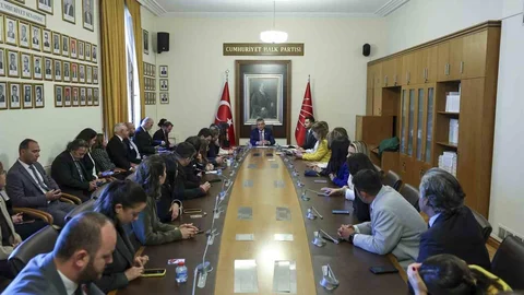 CHP Grup Başkanı Özel'den Parti İddialarına Yanıt
