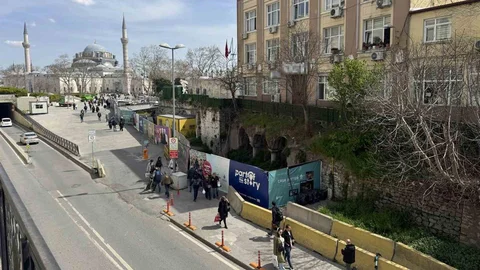 İstanbul'da Tarihi ve Modern Yapılar Bir Arada