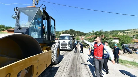 Balıkesir'de Yol Yapım Çalışmaları Devam Ediyor