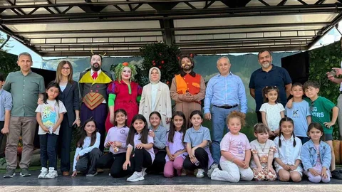 Kamyon Tiyatrosu Düzce'de Çocuklarla Buluştu