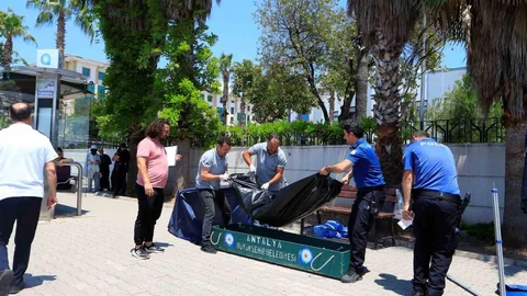 Antalya Otobüs Durağında Ölü Bulundu