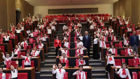 Ümraniye'de 120 Öğrenciye Tablet Dağıtımı Yapıldı