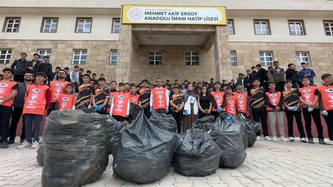 Yüksekova’da Çevre Temizliği Yapıldı