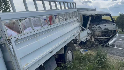 Elazığ’da Kamyonet Çarpışması